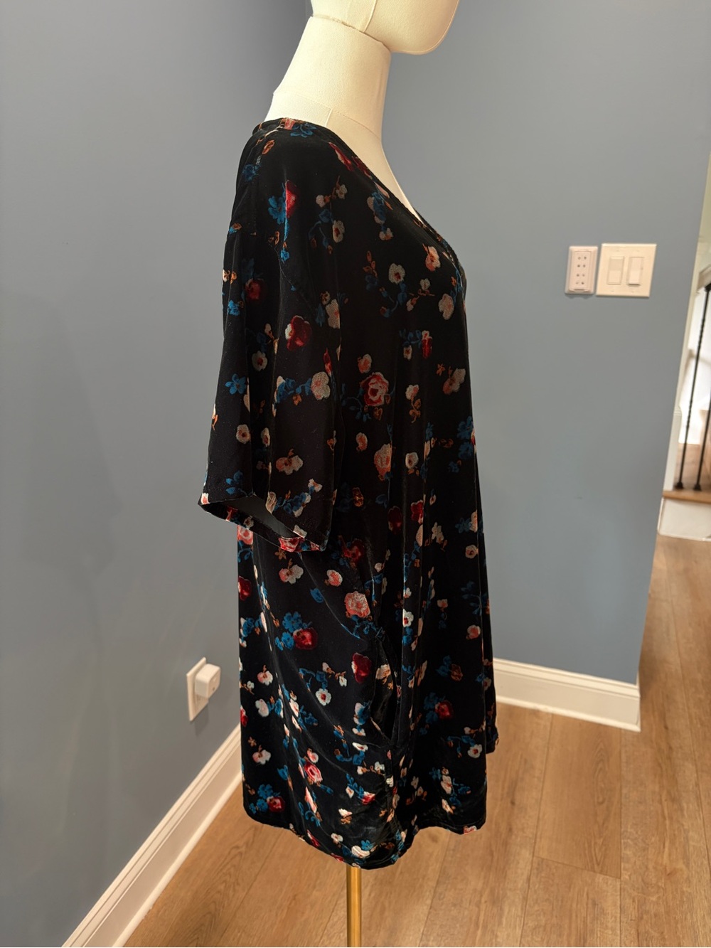 Natural Life Black Floral Velvet V Neck Tunic Dress Size L Boho - Picture 6 of 9